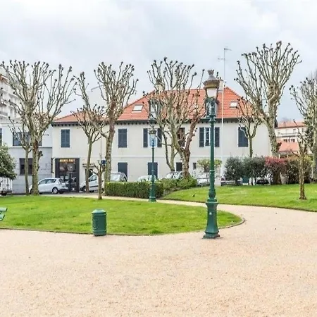 House Jardin Public Maison De Ville Avec Jardin Будинок відпочинку
