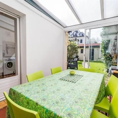 House Jardin Public Maison De Ville Avec Jardin Будинок відпочинку