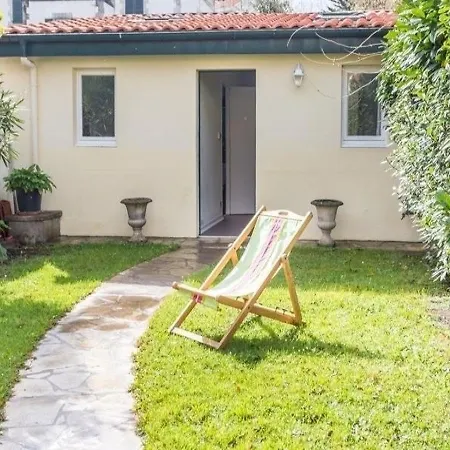 Будинок відпочинку House Jardin Public Maison De Ville Avec Jardin