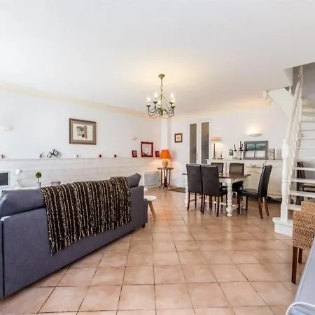 Будинок відпочинку House Jardin Public Maison De Ville Avec Jardin Біарріц